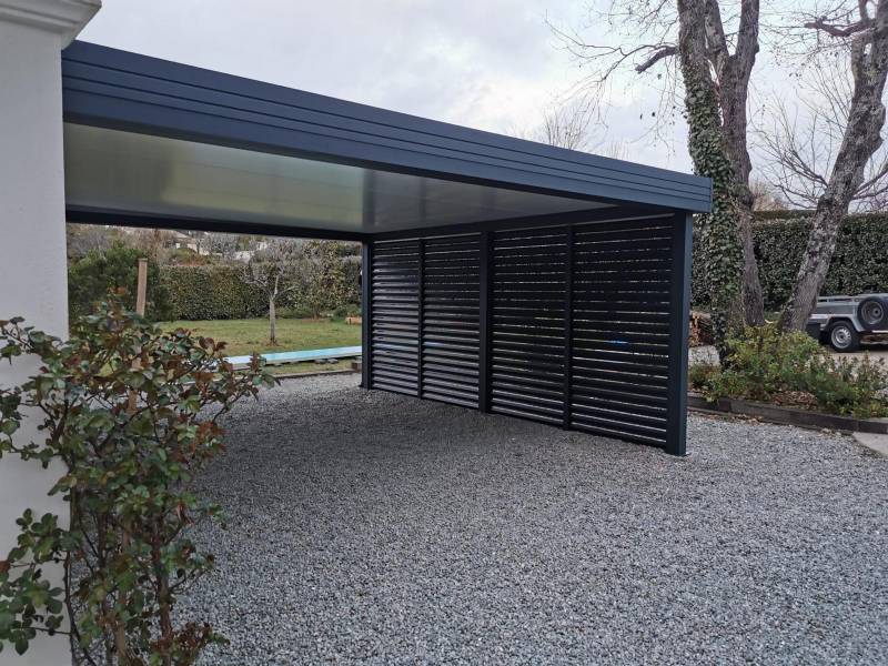 Installation carport adossé aluminium à Draguignan par Homkia