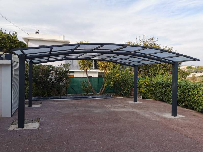 Carport double en aluminium à Saint-Raphaël par Homkia Rénovation Durable