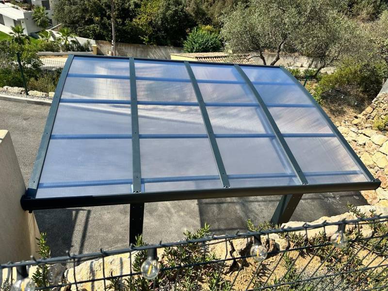 Installation Carport sur mesure avec toit Polycarbonate Var