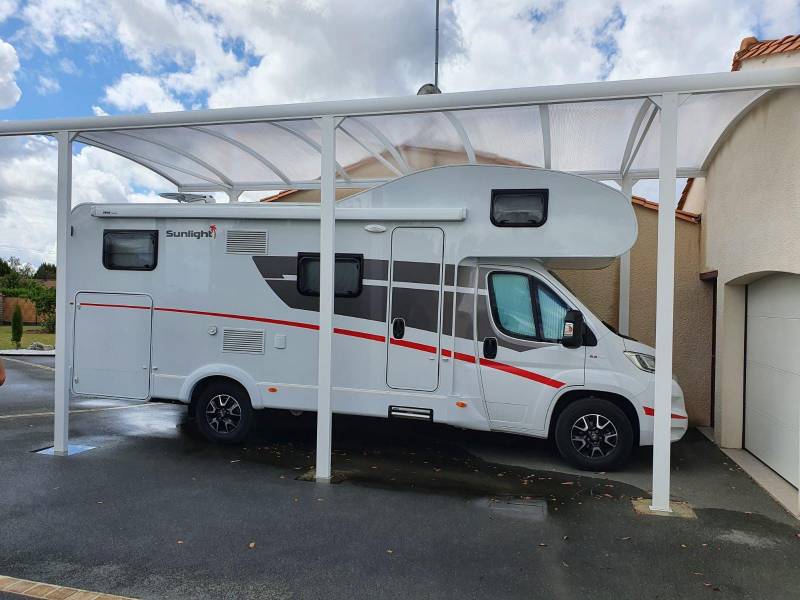 Carport autoportant pour camping-car à Grasse par Homkia Rénovation Durable